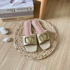 V Buckle Flat Slippers