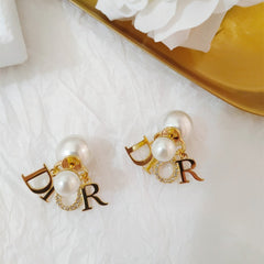 Classic Pearl earrings