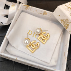 Alphabet pearl earrings