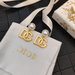 Alphabet pearl earrings