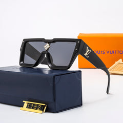 Fashionable large frame sunglasses