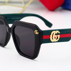 Fashionable square sunglasses