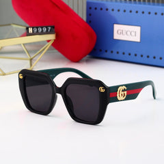 Fashionable square sunglasses