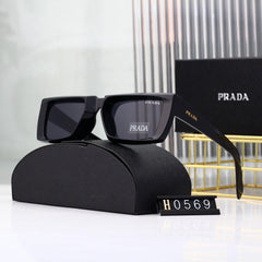 Fashionable small frame sunglasses